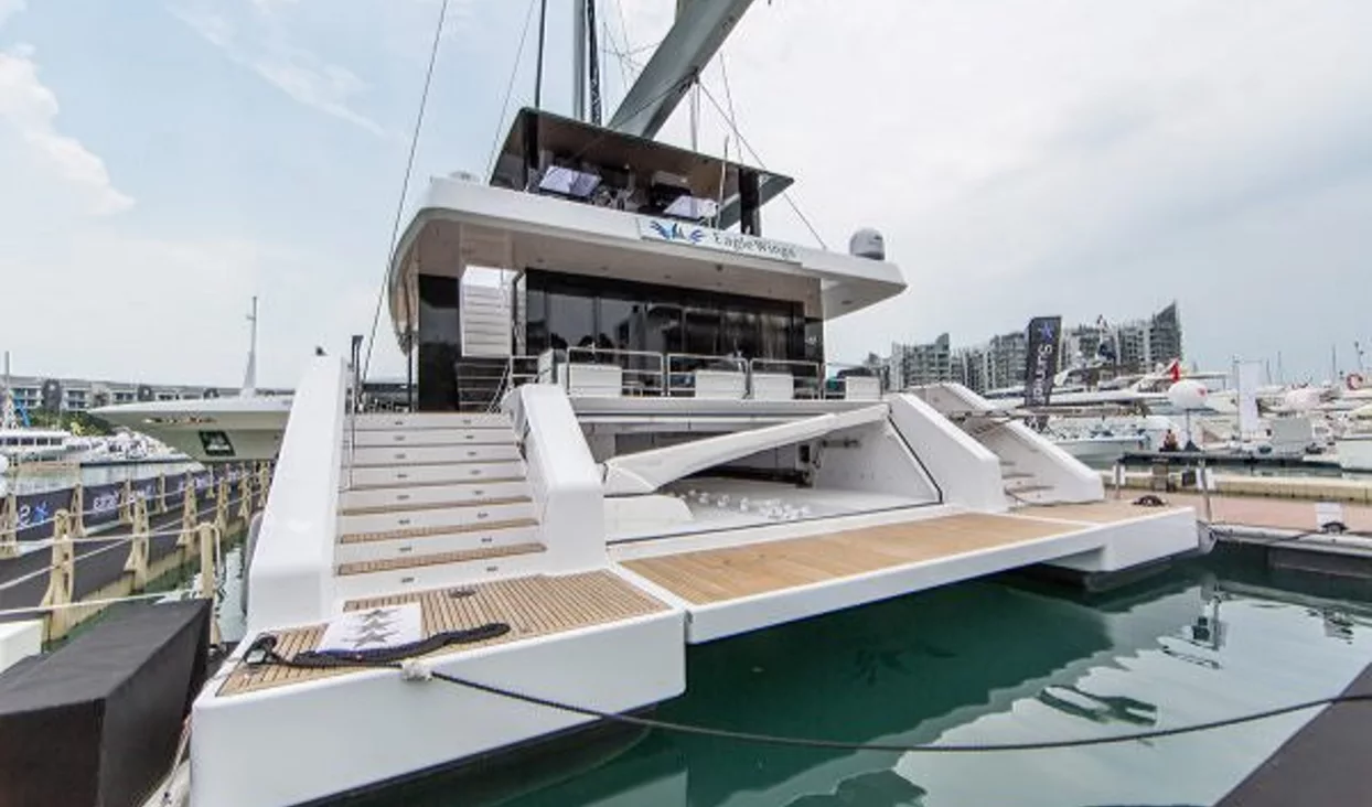 Pierwszy jacht z linii Sunreef Supreme 68 oficjalnie przekazany właścicielom  podczas targów Singapore Yacht Show