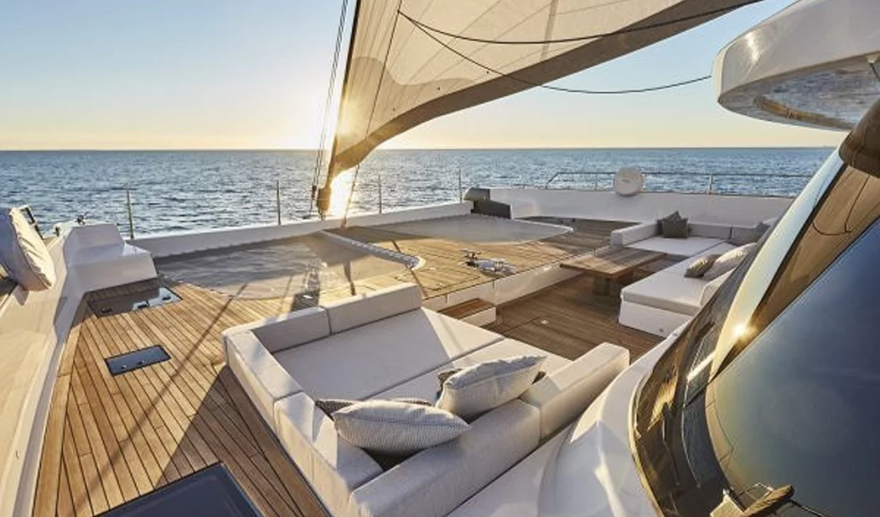 SUNREEF YACHTS PRZEDSTAWIA PIERWSZE ZDJĘCIA  NOWYCH MODELI SUNREEF 60 I SUNREEF 80 NA MORZU