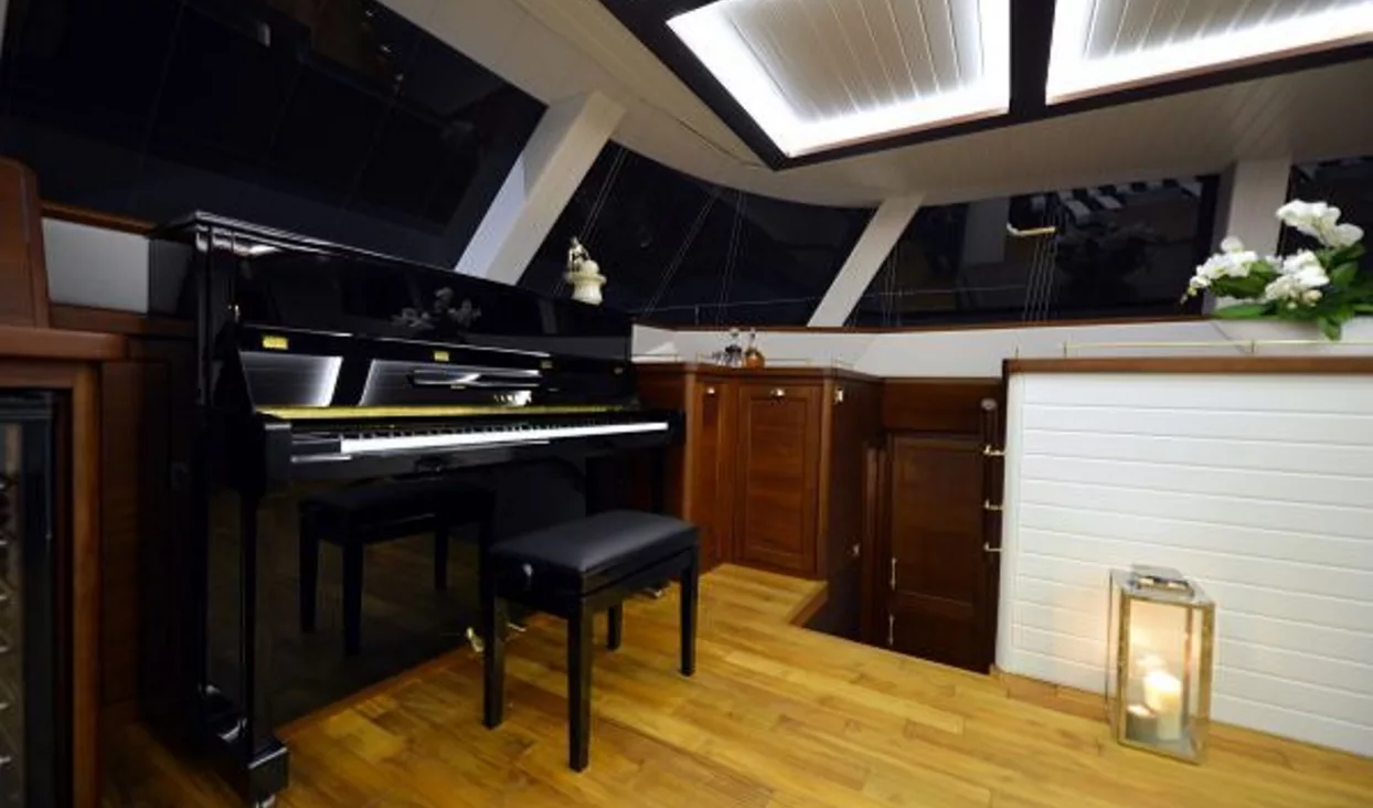 Sunreef Yachts Presents the Classic Interiors of the Sunreef 74 LUCY Z