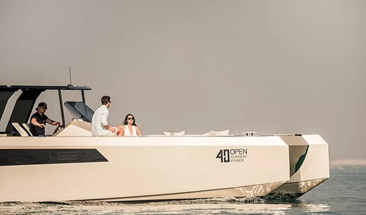 Le 40 Open Sunreef Power au Singapore Boat Show