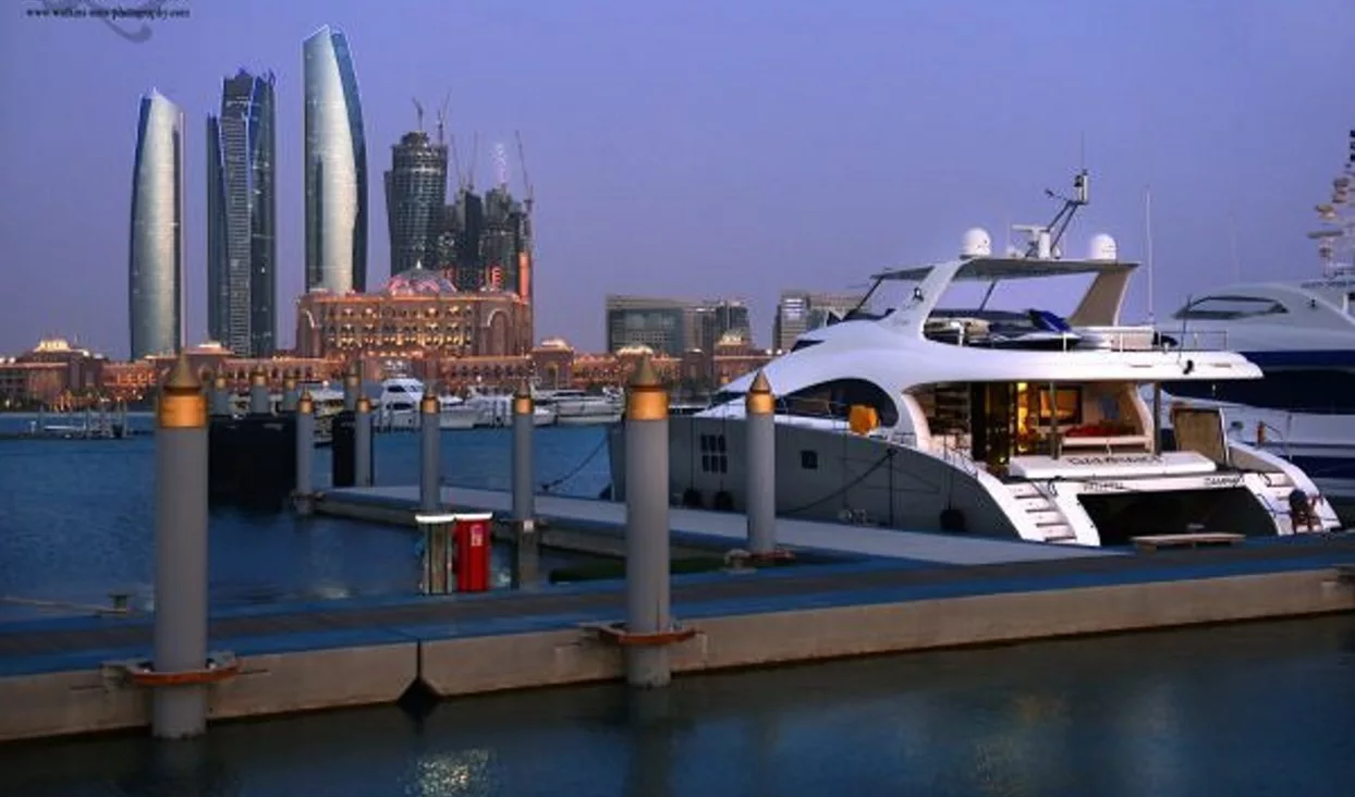 Motoryacht DAMRAK II in the the Middle East