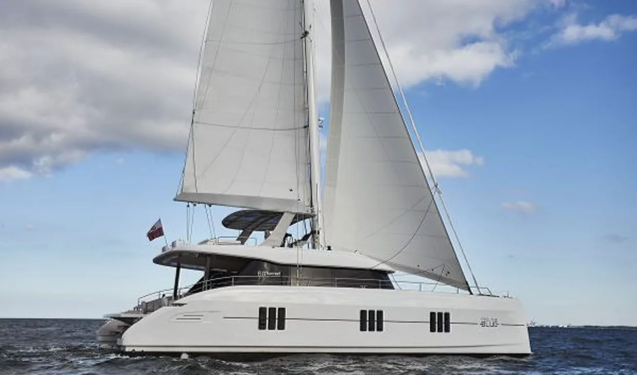 SUNREEF YACHTS ПОКАЗЫВАЕТ  SUNREEF 60 И SUNREEF 80 НА МОРЕ