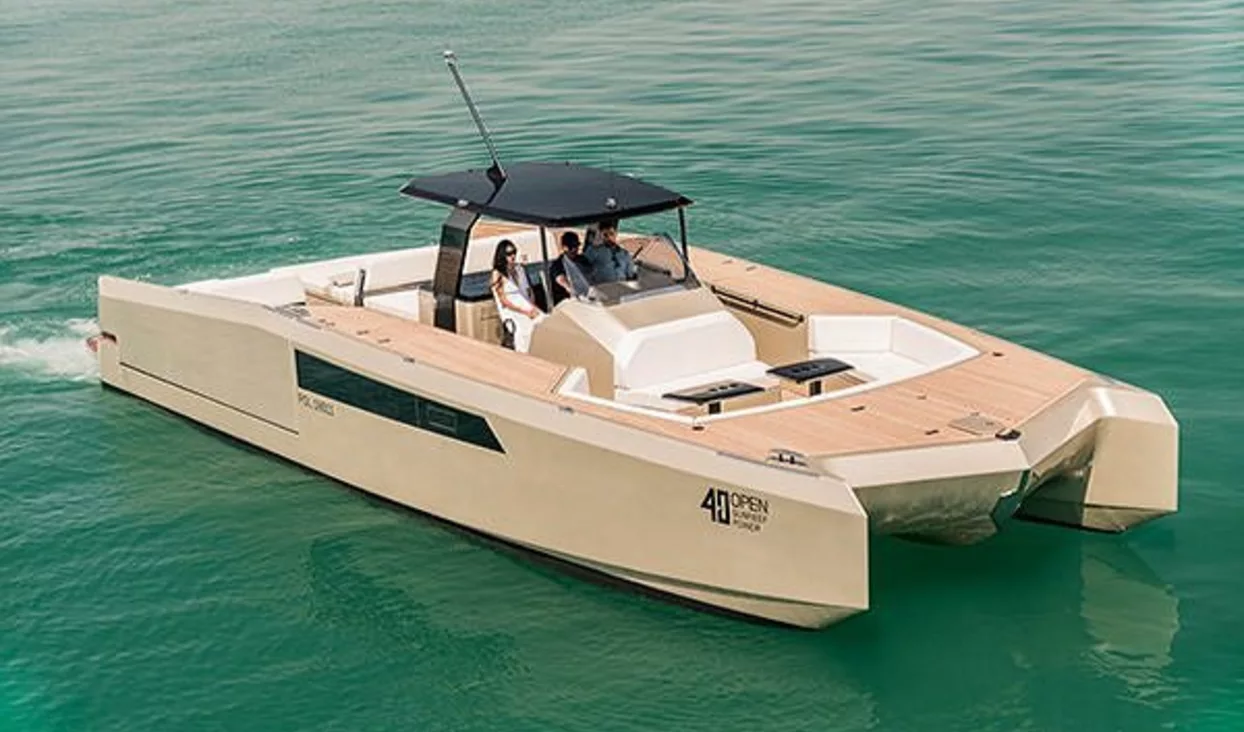 Le 40 Open Sunreef Power au Singapore Boat Show